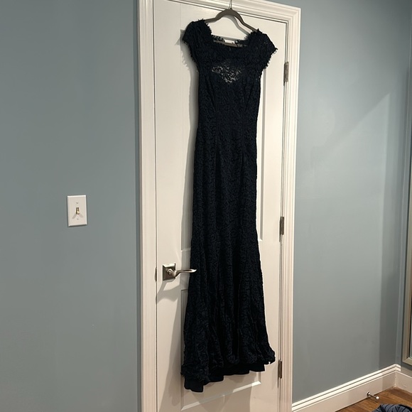 Monique Lhuillier gown - Picture 4 of 8